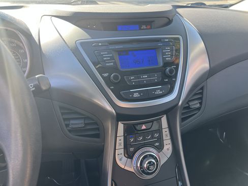 Used 2013 Hyundai Elantra image 17
