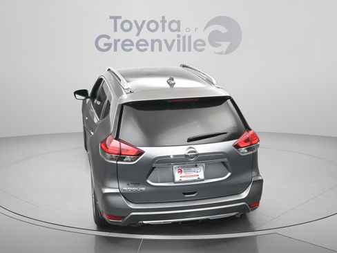 Used 2017 Nissan Rogue S w/ Appearance Package FWD image 11