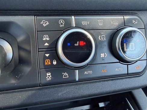 Used 2023 Land Rover Defender 90 X-Dynamic SE image 38