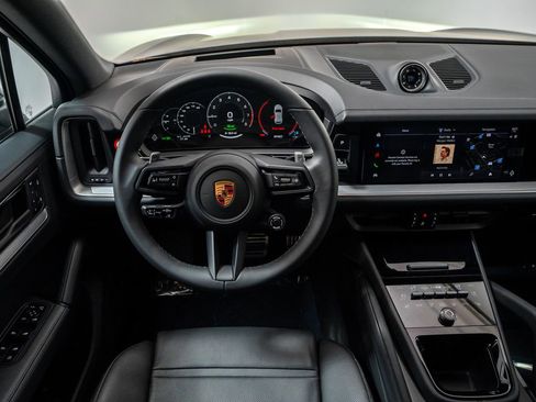 New 2026 Porsche Cayenne S image 17