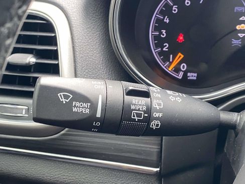 Used 2020 Jeep Grand Cherokee Limited image 29