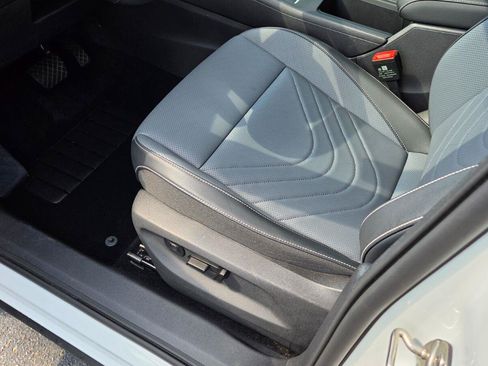Certified 2026 Volkswagen Tiguan SE AWD/4WD image 19