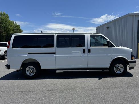 Used 2025 GMC Savana 3500 LT w/ LT Preferred Equipment Group RWD image 4