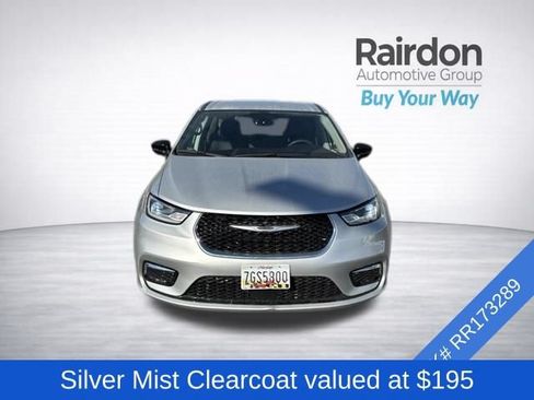 Used 2024 Chrysler Pacifica Touring-L FWD image 2