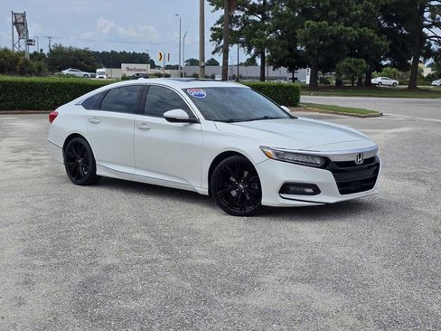Used 2018 Honda Accord Touring image 1