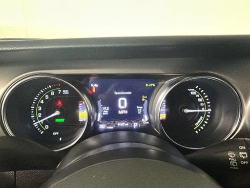 Used 2023 Jeep Wrangler Unlimited w/ Sun & Screen Package AWD/4WD image 17