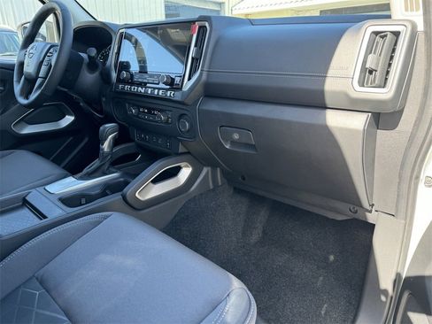 New 2025 Nissan Frontier SV w/ SV Convenience Package image 9