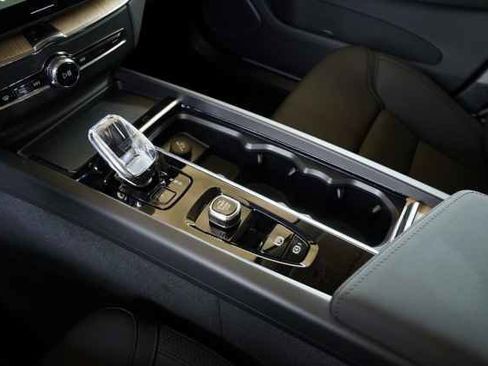 New 2026 Volvo XC60 B5 Plus w/ Climate Package image 23