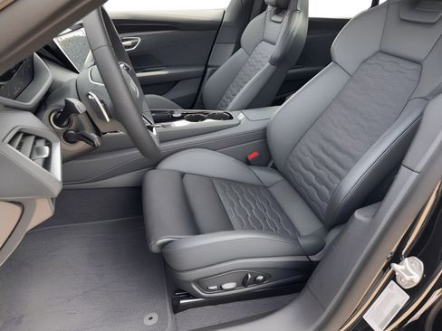 Used 2023 Audi e-tron GT Prestige w/ Prestige Package image 5