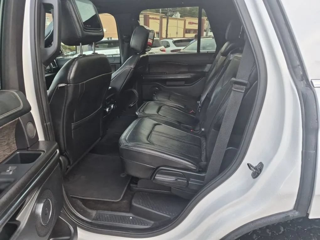 Used 2018 Ford Expedition Limited w/ Equipment Group 301A AWD/4WD image 14