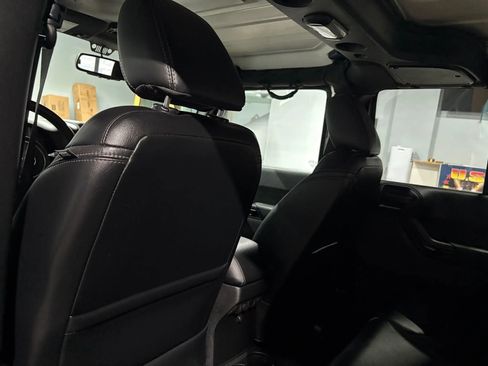 Used 2017 Jeep Wrangler Unlimited Sahara image 13