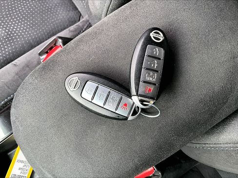 Used 2014 Nissan Leaf SV w/ LED & Quick Charge Package image 33