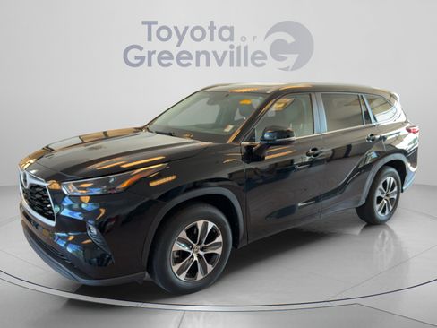 Used 2023 Toyota Highlander XLE FWD image 1