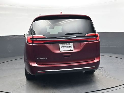 Used 2021 Chrysler Pacifica Touring-L image 5