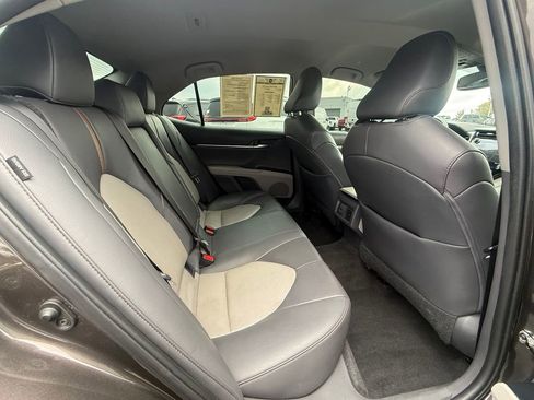 Used 2020 Toyota Camry XLE FWD image 18