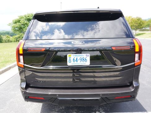Used 2025 Ford Expedition Platinum w/ Stealth Appearance Package AWD/4WD image 16