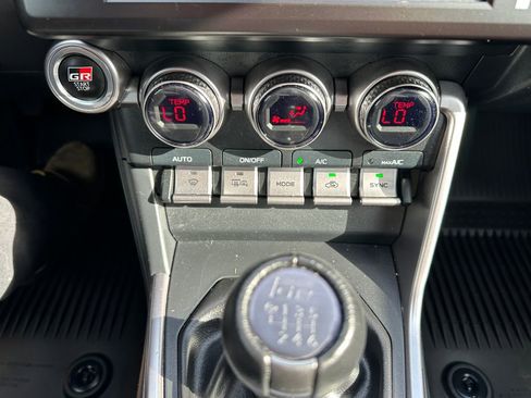 Used 2025 Toyota GR86 RWD image 16