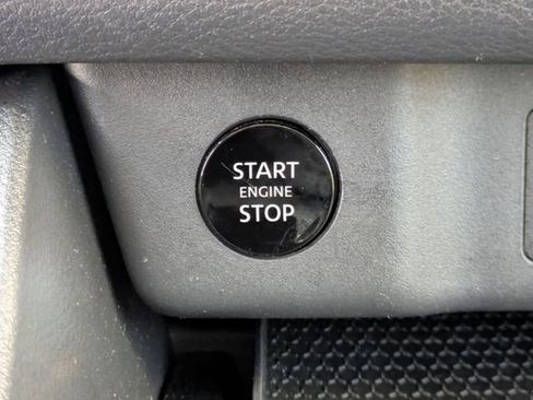 Used 2025 Nissan Rogue S image 19