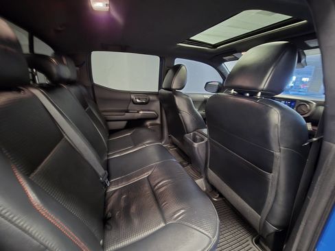 Used 2019 Toyota Tacoma SR image 2