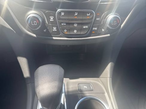 Used 2022 Chevrolet Equinox LT AWD/4WD image 21
