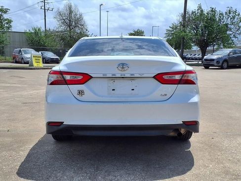 Used 2020 Toyota Camry LE image 6