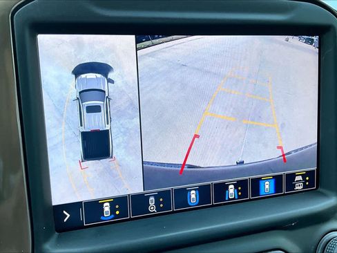 Used 2022 Chevrolet Silverado 1500 High Country w/ Technology Package image 24