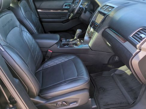 Used 2017 Ford Explorer Platinum image 25
