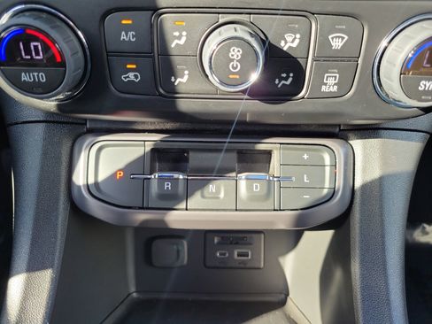 Used 2023 GMC Acadia AT4 w/ Technology Package image 28