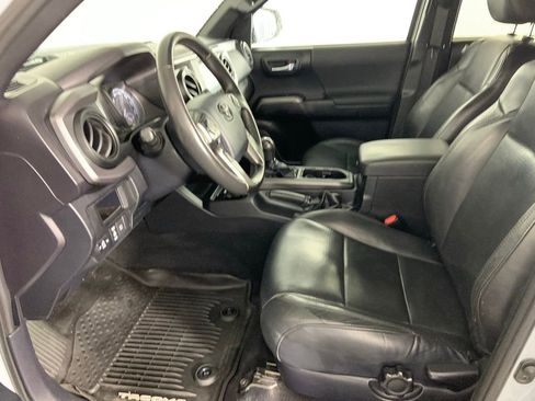 Used 2018 Toyota Tacoma TRD Off-Road w/ TRD Premium Off Road Package AWD/4WD image 22