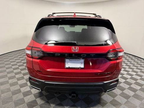 Used 2025 Honda Pilot Black Edition image 5