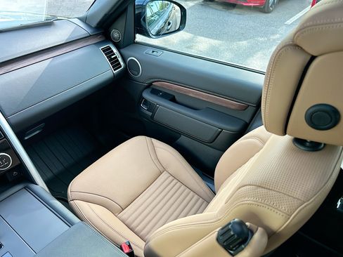 New 2025 Land Rover Discovery Dynamic SE image 16