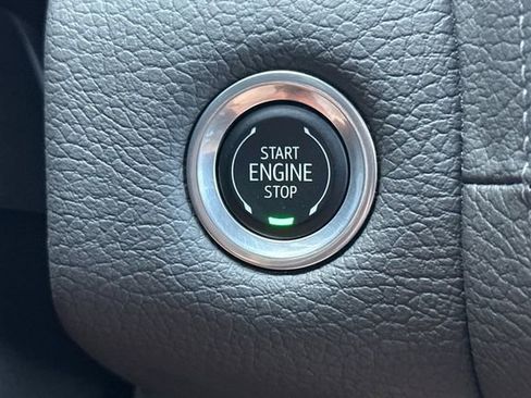 Used 2024 GMC Yukon XL Denali w/ Advanced Technology Package image 23