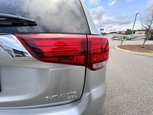 Used 2019 Mitsubishi Outlander SEL AWD/4WD image 15