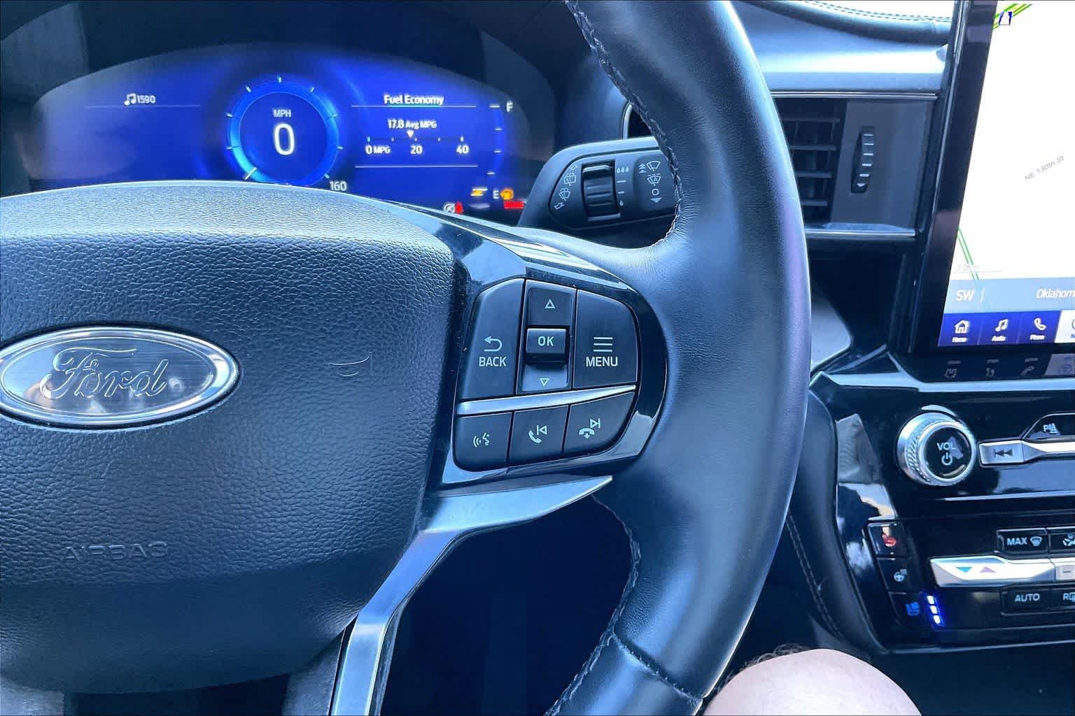 Used 2023 Ford Explorer Platinum w/ Technology Package AWD/4WD image 25