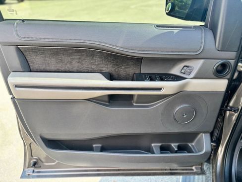 Used 2019 Ford Expedition Max Limited image 12