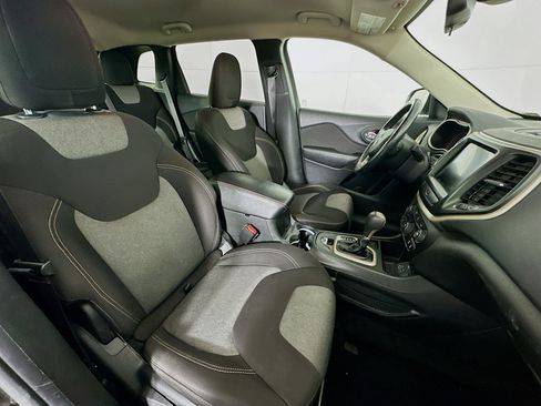 Used 2014 Jeep Cherokee Latitude w/ Cold Weather Group FWD image 27