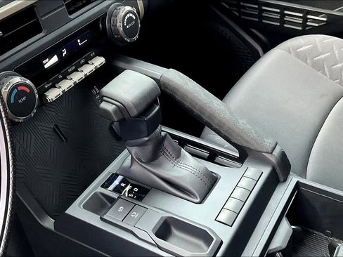 Used 2024 Toyota Tacoma SR image 7