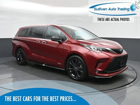 Used 2021 Toyota Sienna XSE FWD image 1