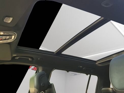 Used 2024 Jeep Wagoneer Series III w/ Premium Group I AWD/4WD image 4