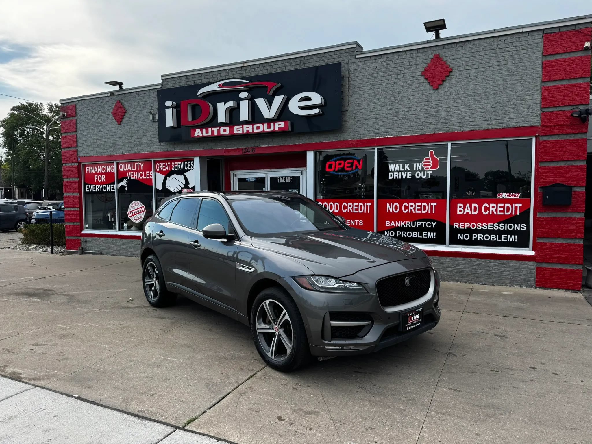 Used 2017 Jaguar F-PACE R-Sport AWD/4WD image 1