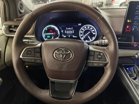 Certified 2023 Toyota Sienna Platinum image 14