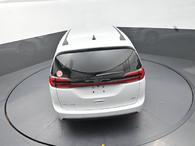 New 2027 Chrysler Pacifica Select AWD/4WD image 15