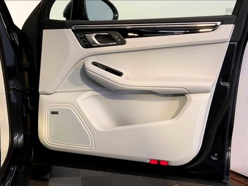 Certified 2023 Porsche Macan S AWD/4WD image 26