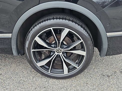 Used 2023 Volkswagen Tiguan SEL R-Line image 8