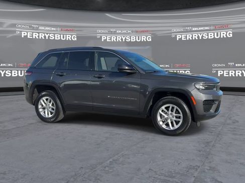 Used 2023 Jeep Grand Cherokee Laredo w/ Luxury Tech Group I AWD/4WD image 9