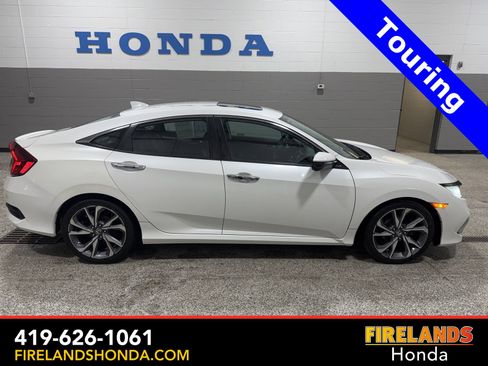 Used 2019 Honda Civic Touring image 1