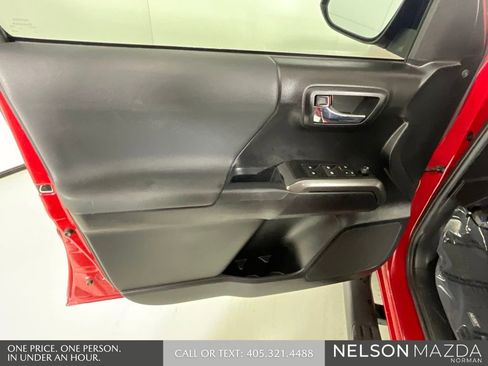 Used 2022 Toyota Tacoma TRD Sport w/ Technology Package image 17