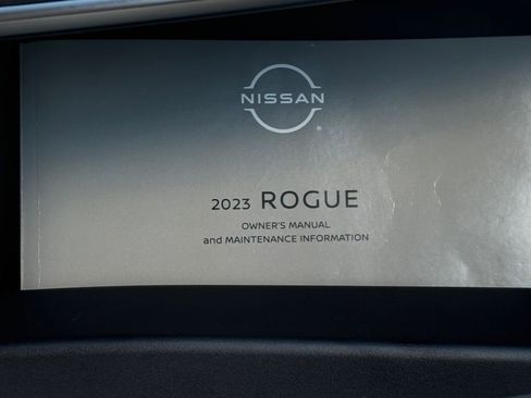 Used 2023 Nissan Rogue SV image 6