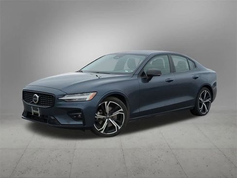 Used 2024 Volvo S60 B5 Core image 1