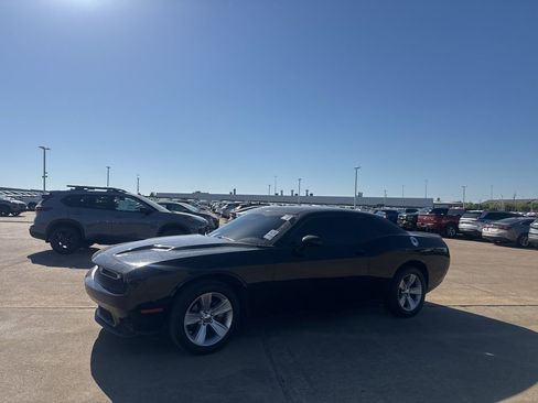 Used 2023 Dodge Challenger SXT image 10